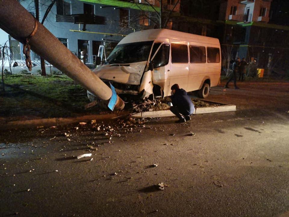 Під час ДТП травмувалися 14 людей / фото Укртрансбезпека Під час ДТП травмувалися 14 людей / фото Укртрансбезпека