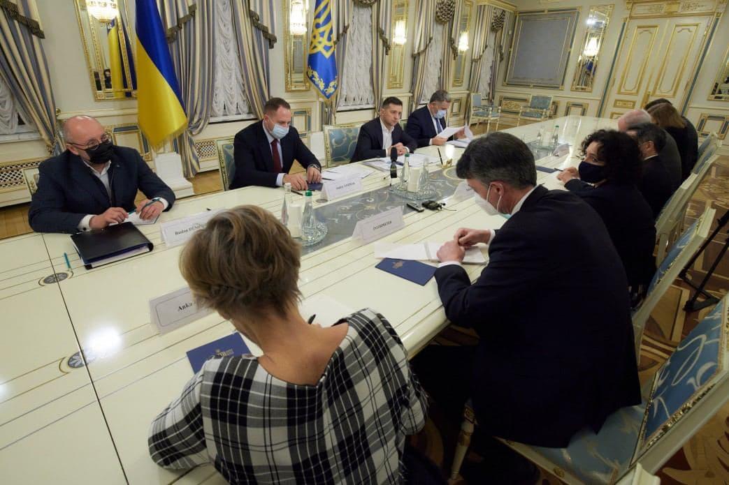 Зеленський обговорив з послами G7 санкції проти телеканалів Медведчука / фото ОП