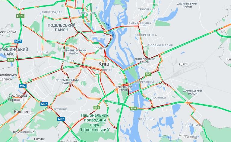 В четверг на многих столичных улицах образовались пробки: куда лучше не ехать В четверг на многих столичных улицах образовались пробки: куда лучше не ехать