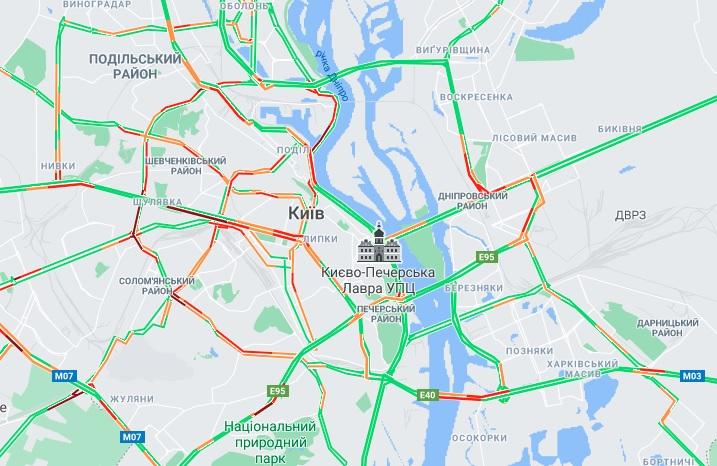 В пятницу на многих столичных улицах образовались пробки: куда лучше не ехать В пятницу на многих столичных улицах образовались пробки: куда лучше не ехать