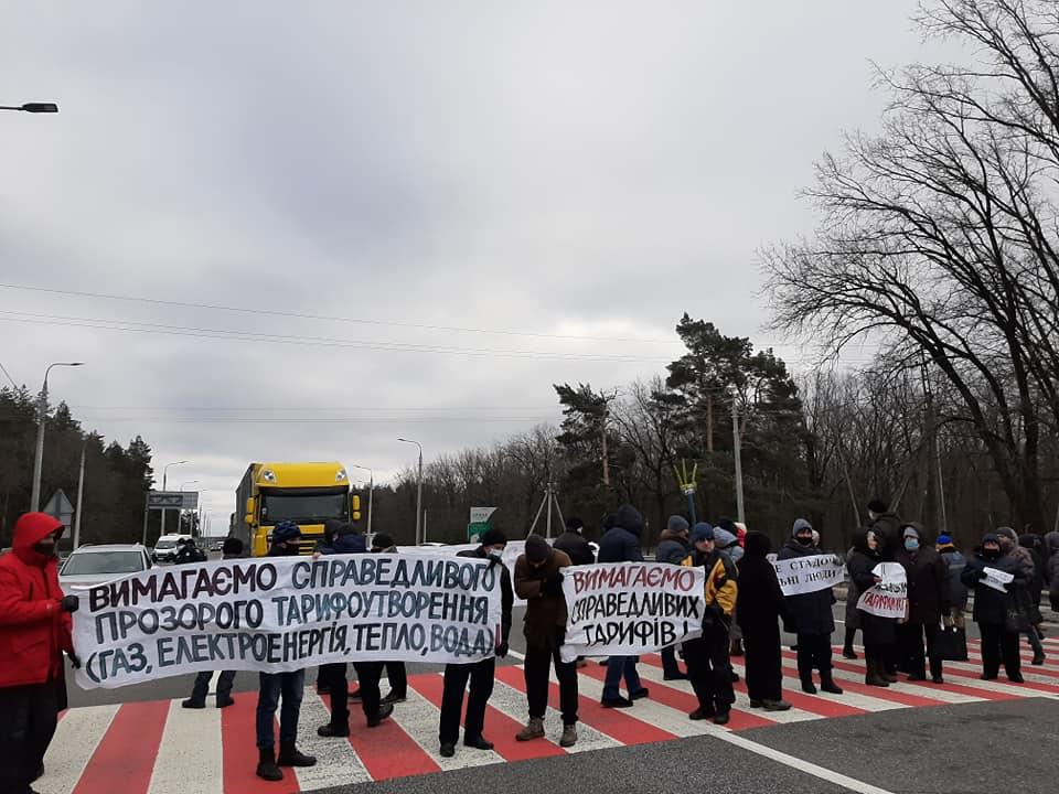 Перекриття дороги призвело до заторів / фото Facebook Yuliya Petushynska Перекриття дороги призвело до заторів / фото Facebook Yuliya Petushynska