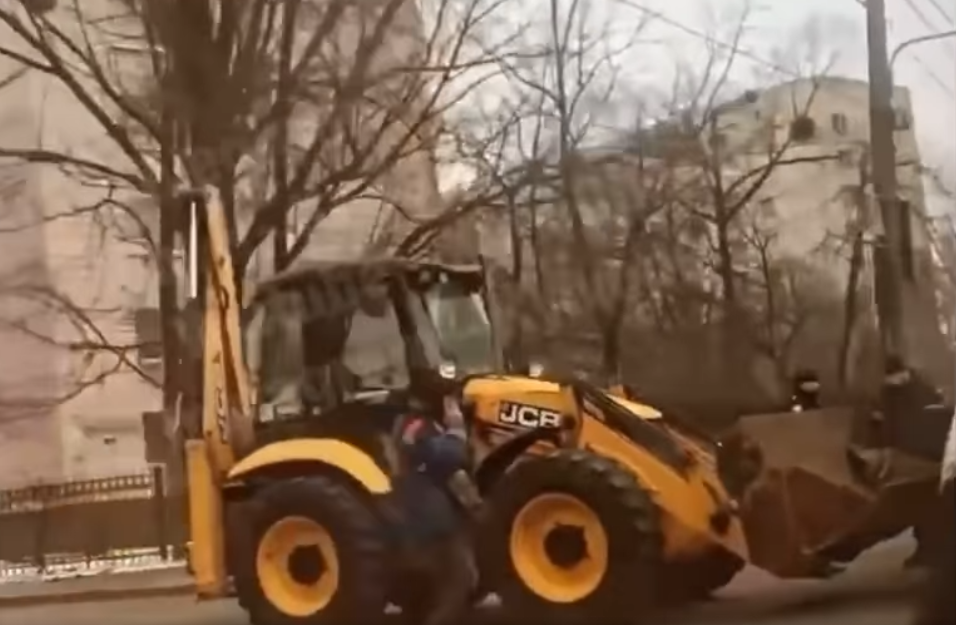ДТП на Дегтяревской / скриншот видео ДТП на Дегтяревской / скриншот видео