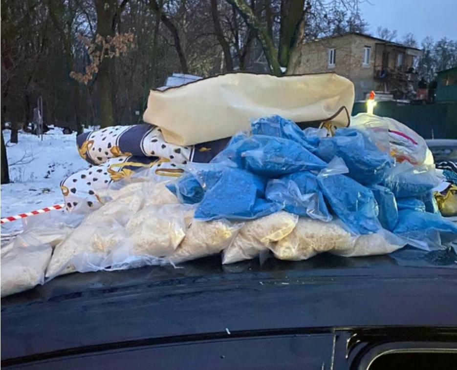 Поведінка водія здалася поліцейським підозрілою / фото поліція Поведінка водія здалася поліцейським підозрілою / фото поліція