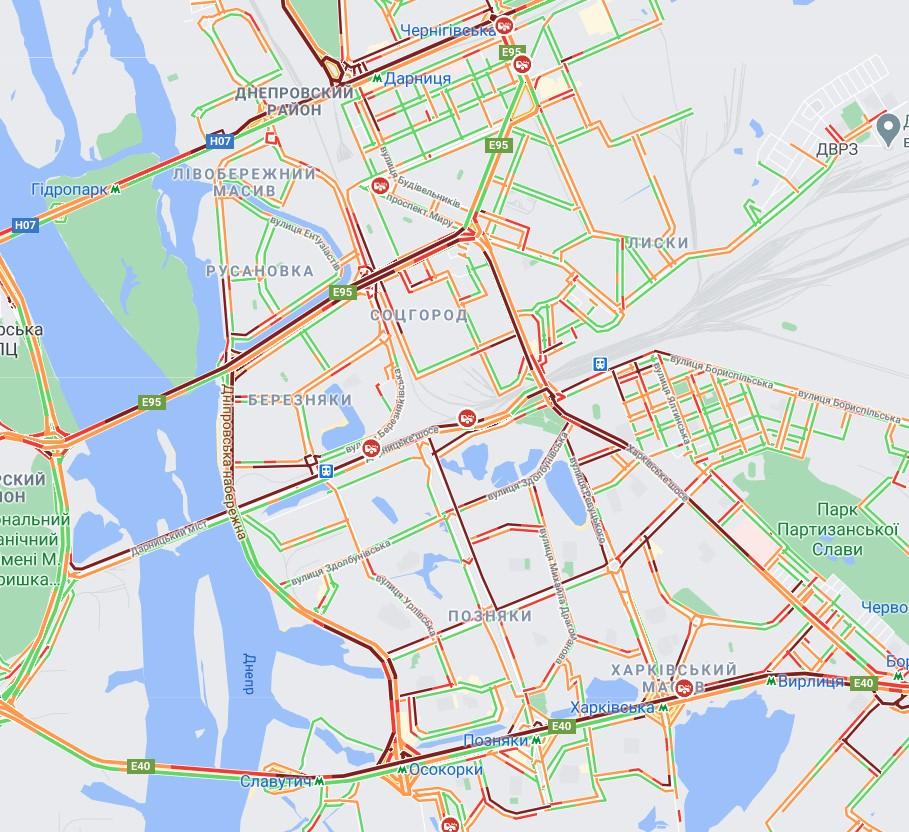 Столичные мосты также застряли в пробках Столичные мосты также застряли в пробках