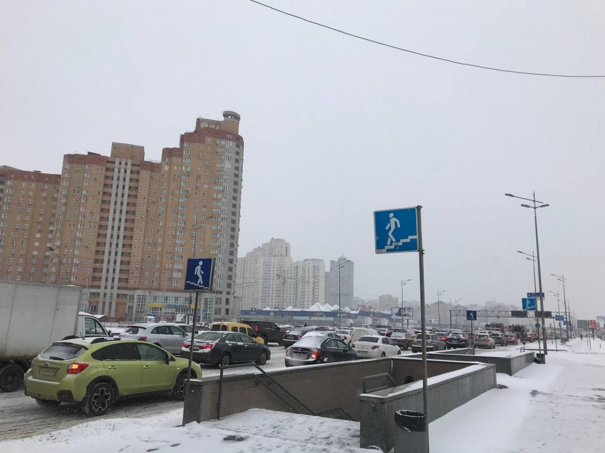 Утрення пробка на проспекте Бажана / фото УНИАН, Юрий Годован Утрення пробка на проспекте Бажана / фото УНИАН, Юрий Годован