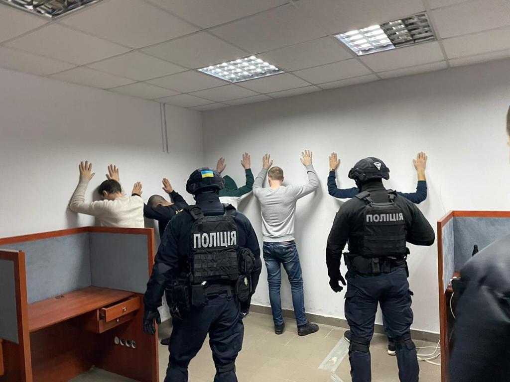 Учасниками злочинної схеми були понад 30 осіб / фото cyberpolice.gov.ua Учасниками злочинної схеми були понад 30 осіб / фото cyberpolice.gov.ua