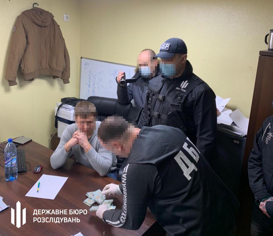 Адвокат требовал 2 тысячи долларов / фото ГБР Адвокат требовал 2 тысячи долларов / фото ГБР