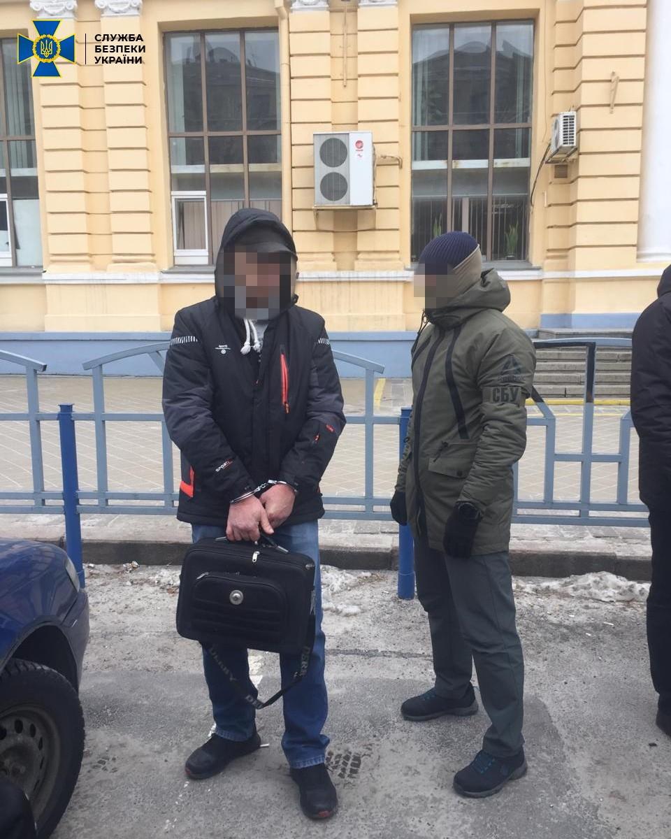 Затриманому повідомлено про підозру у державній зраді / фото СБУ Затриманому повідомлено про підозру у державній зраді / фото СБУ