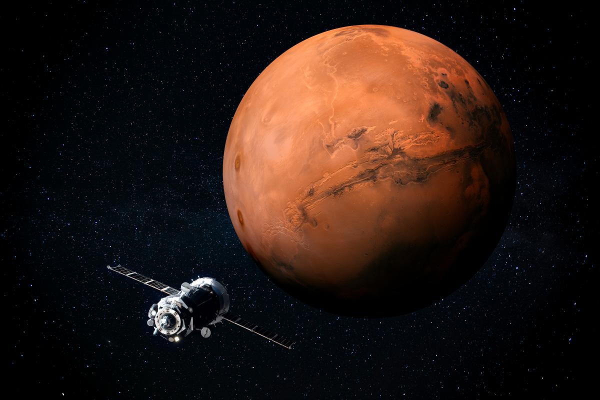 Марс розриває свій найбільший супутник на частини / фото ua.depositphotos.com
