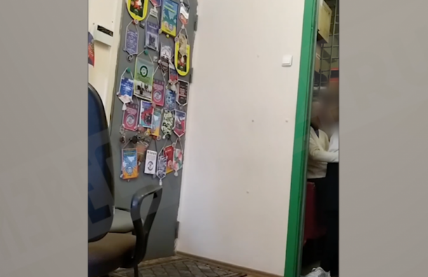 В России учитель приставал к школьнице / Скиншот В России учитель приставал к школьнице / Скиншот