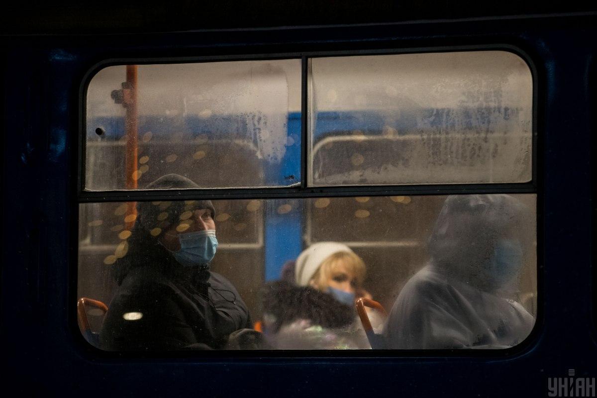 Впервые с октября в Украине за сутки обнаружили менее 5 тысяч новых случаев коронавирус / фото УНИАН