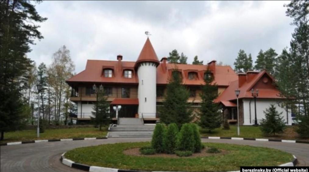 Резиденция Лукашенко на берегу озера плавная / Радио Свобода