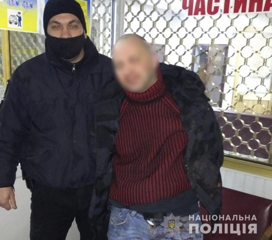 Знаряддя злочину вилучено як речовий доказ / фото Нацполіція Знаряддя злочину вилучено як речовий доказ / фото Нацполіція