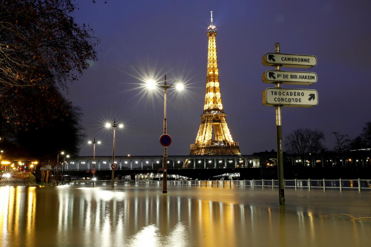 Париж – одно из самых романтичных туристических направлений / фото REUTERS