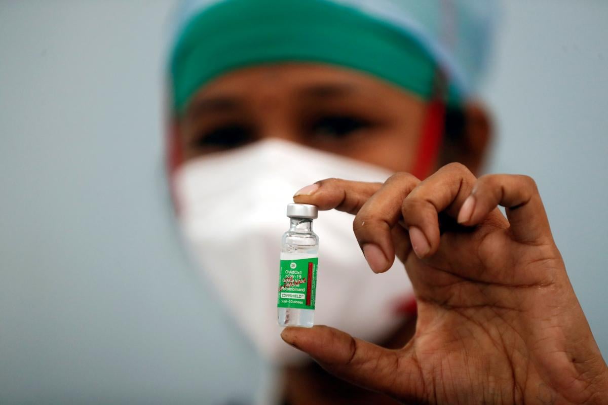AstraZeneca перечислила эффективность совей вакцины от коронавируса \ фото REUTERS