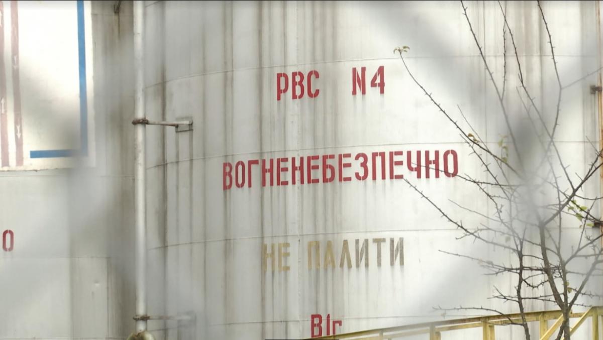 З нафтобаз на Закарпатті та Рівненщині сотні тонн пального розвозять по всій Україні