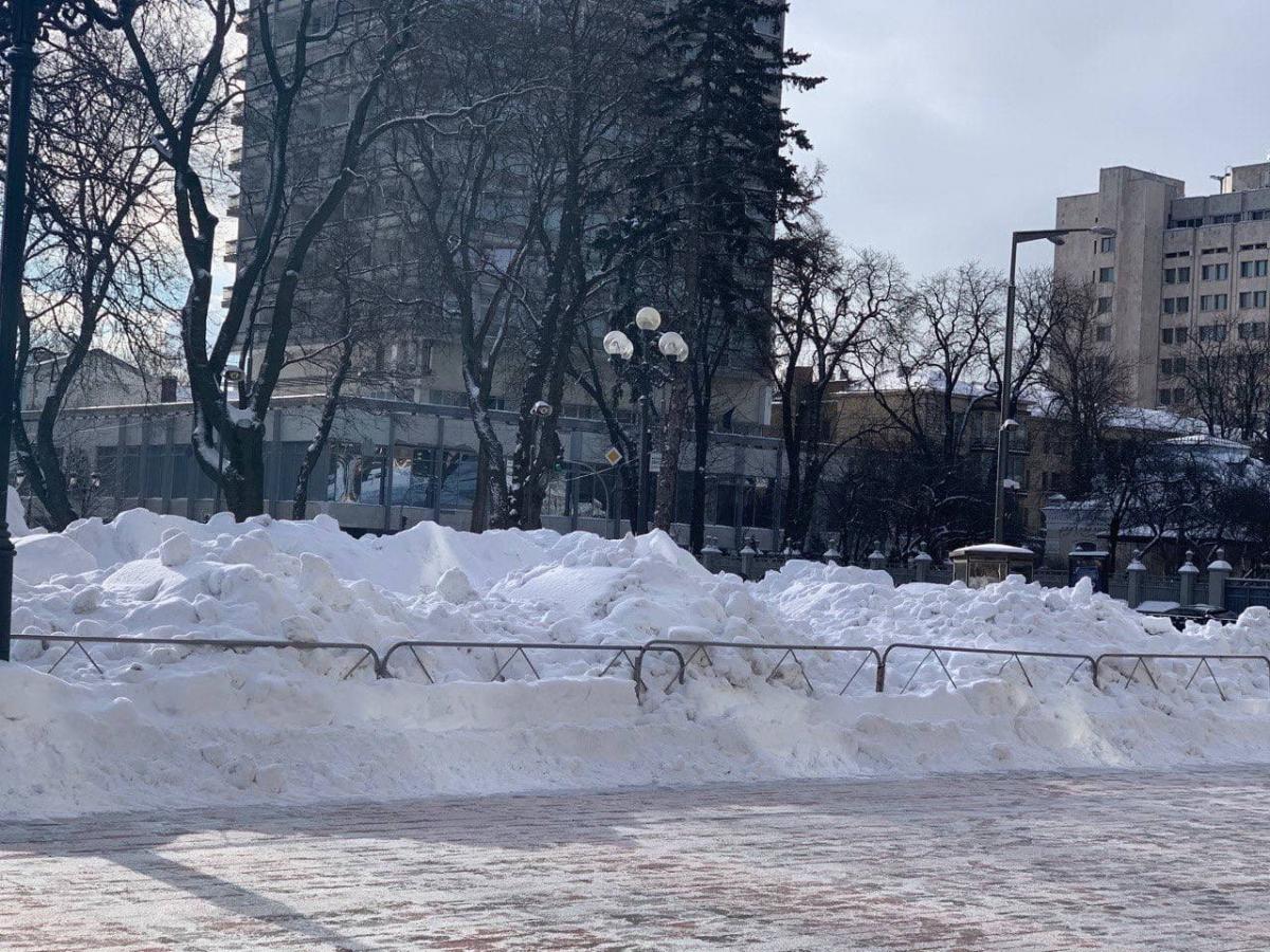 Так выглядит площадь Конституции под Радой / фото: "Страна"