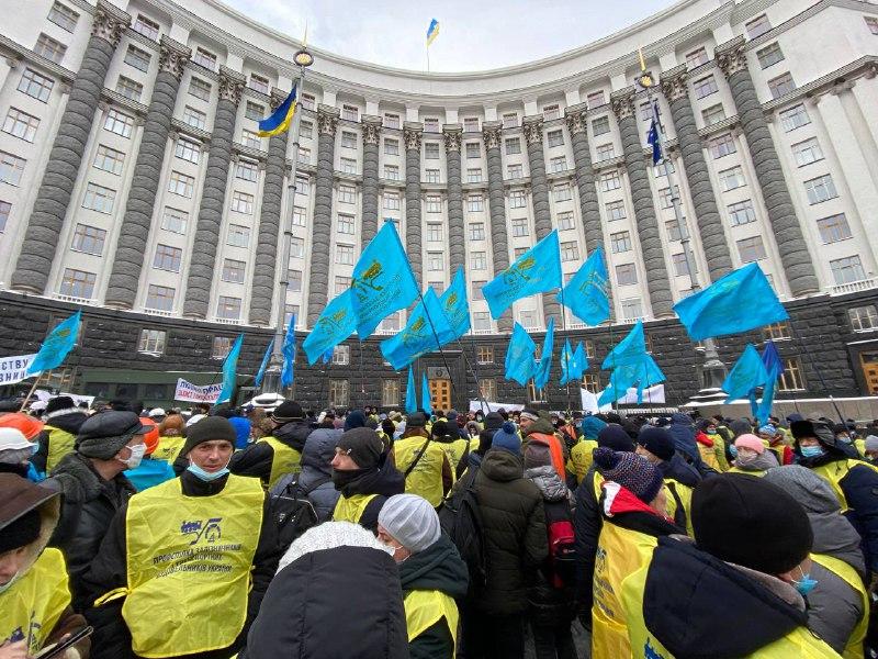 Протесты в Киеве - железнодорожники вышли на митинг под Кабмин / Владислав Бовтрук, Страна Протесты в Киеве - железнодорожники вышли на митинг под Кабмин / Владислав Бовтрук, Страна