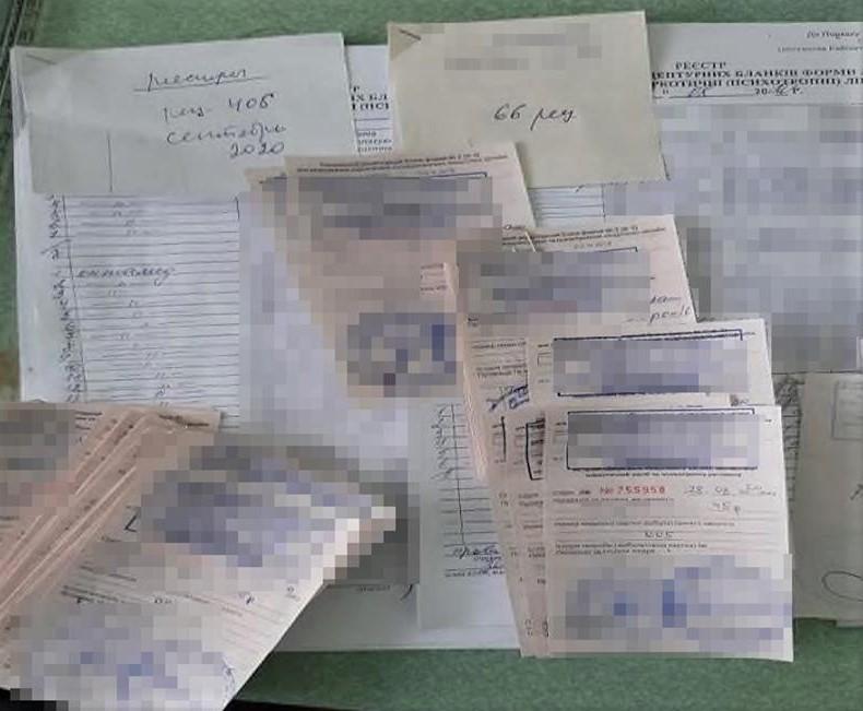 Медики могли заробляти на незаконних рецептах принаймні з літа 2020 року / фото Поліція Запорізької області Медики могли заробляти на незаконних рецептах принаймні з літа 2020 року / фото Поліція Запорізької області