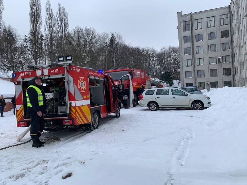 Новости Ривне - в ОГА произошел пожар, десятки людей эвакуировали / dsns.gov.ua Новости Ривне - в ОГА произошел пожар, десятки людей эвакуировали / dsns.gov.ua