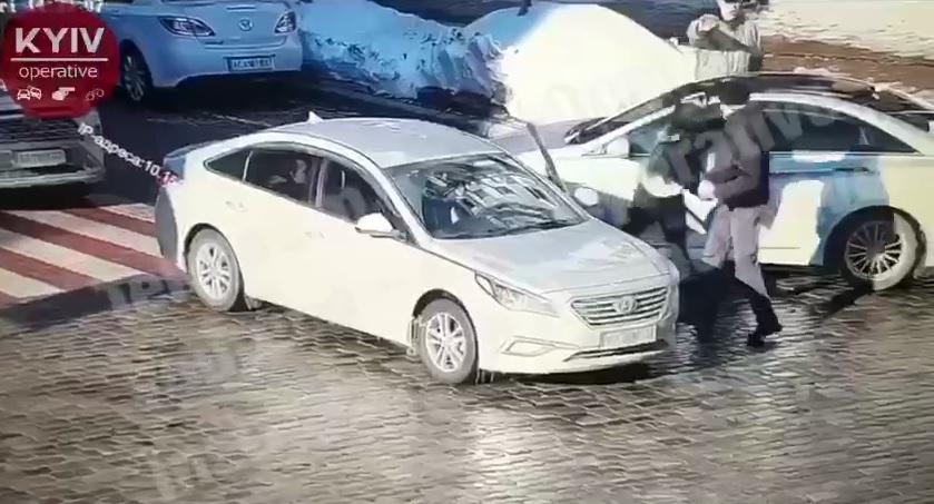 Смертельный инцидент ставля в центре Киева \ скриншот с видео Смертельный инцидент ставля в центре Киева \ скриншот с видео