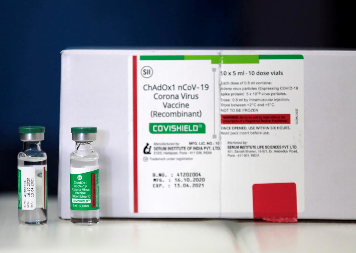 Эффективность вакцины от коронавируса Covishield составляет более 70% / фото REUTERS