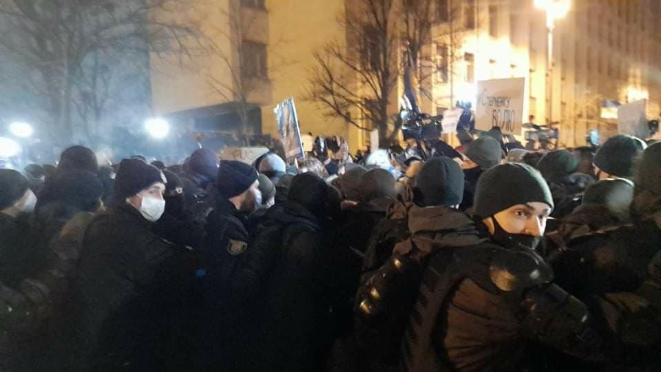 23 лютого під ОП сталися сутички між правоохоронцями і протестувальниками / фото УНІАН 23 лютого під ОП сталися сутички між правоохоронцями і протестувальниками / фото УНІАН