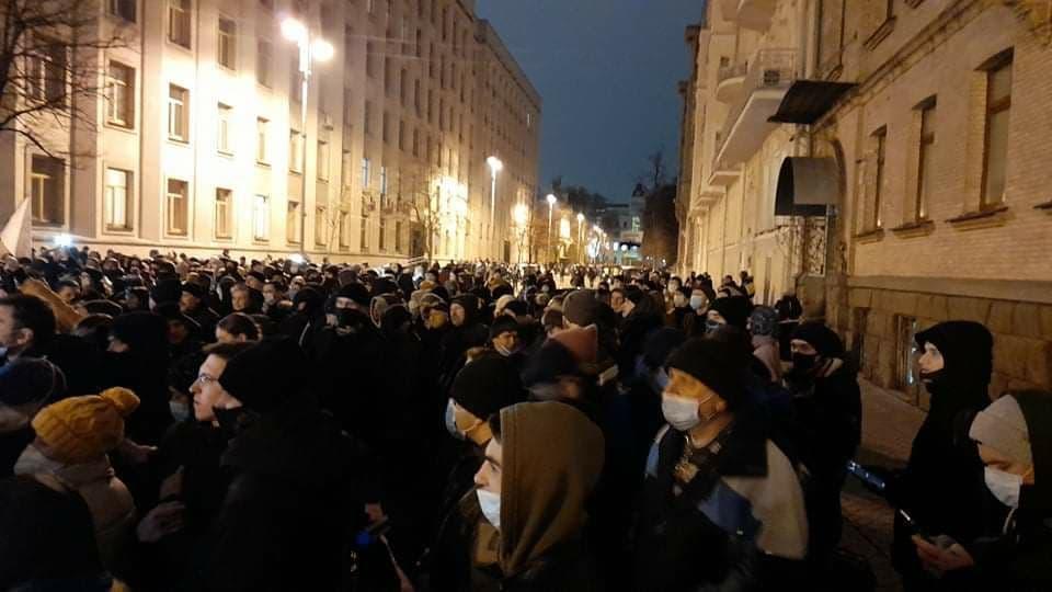 В Киеве на улице Банковой проходит акция протеста из-за приговора Стерненко / фото УНИАН