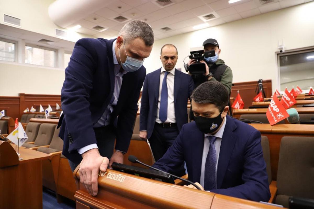 Разумков перенимал у Кличко опыт борьбы с 'кнопкодавством' Разумков перенимал у Кличко опыт борьбы с 'кнопкодавством'