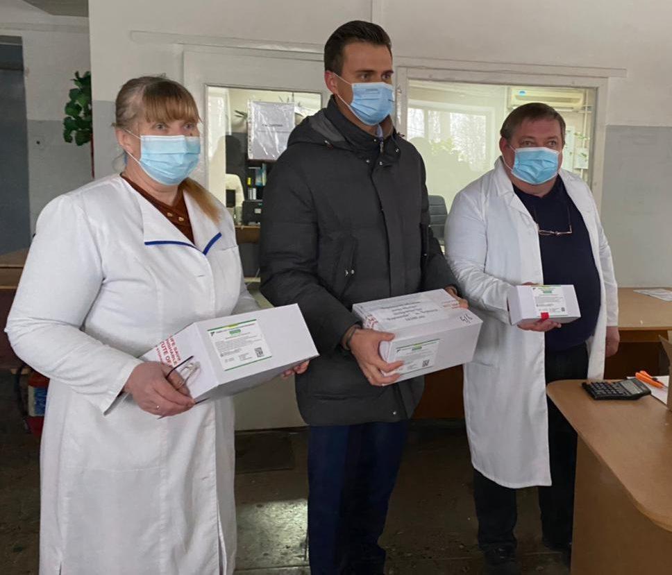 Новини Черкас - Чиновники влаштували фотосесію з вакцинами, думки розділилися: фото / facebook.com/AleksandrSkichko Новини Черкас - Чиновники влаштували фотосесію з вакцинами, думки розділилися: фото / facebook.com/AleksandrSkichko