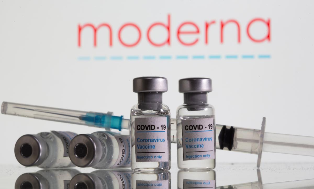 Сейчас вакцина компании Moderna разрешена людям от 18 лет / фото REUTERS
