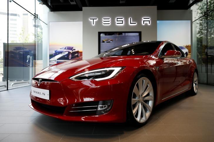 Tesla Model 3 / REUTERS