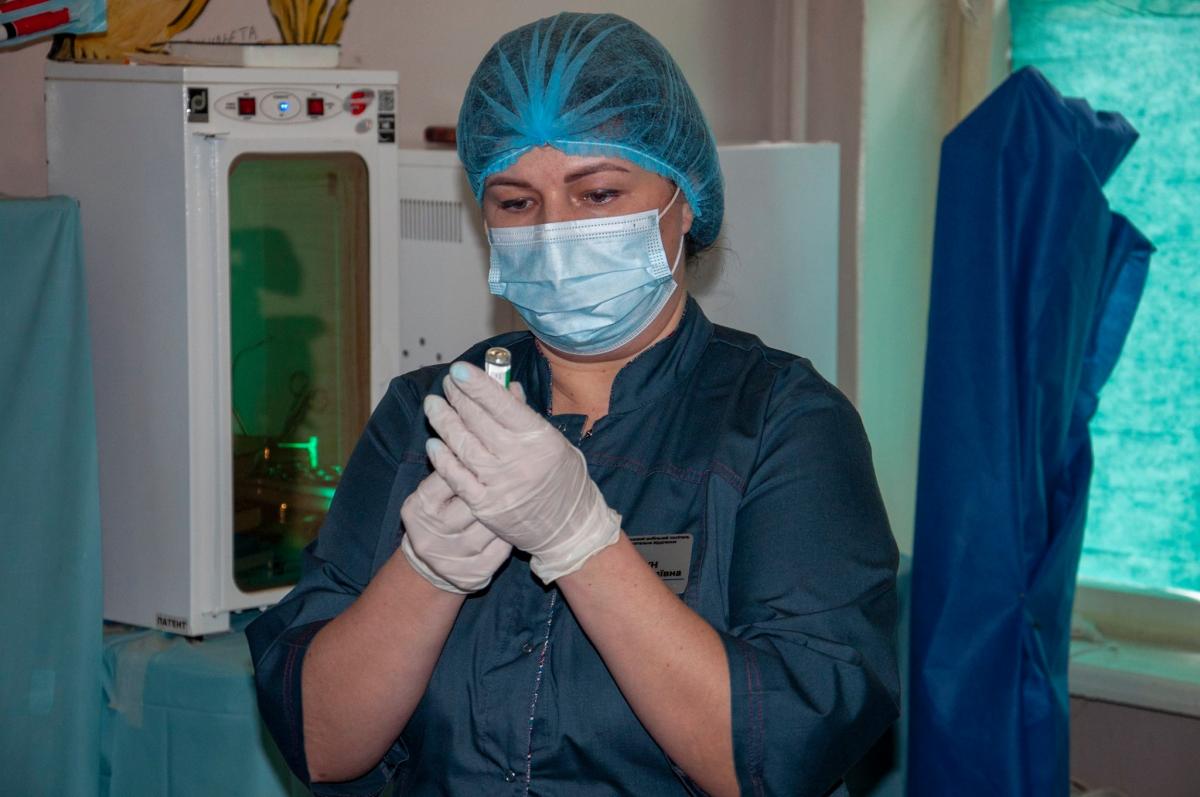 В Украине хотят разрешить медсестрам в отдельных ситуациях делать прививки / фото штаб ООС
