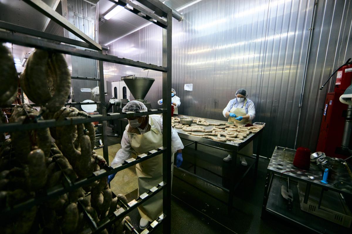 Well Meat: Как в киевской области делают колбасу для крупных торговых сетей Well Meat: Как в киевской области делают колбасу для крупных торговых сетей