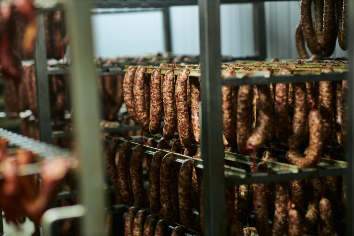 Well Meat: Как в киевской области делают колбасу для крупных торговых сетей Well Meat: Как в киевской области делают колбасу для крупных торговых сетей