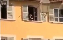 Во Франции мужчина выбросил в окно отрезанную голову бездомного