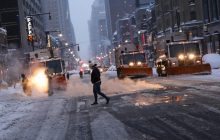 Погодний колапс у США: Нью-Йорк засипало півметровим шаром снігу (фоторепортаж, відео)