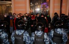 Били жорстоко:  на акціях протесту у Росії затримали понад тисячу осіб (фото, відео)