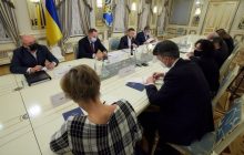 Зеленский объяснил послам G7 важность санкций против телеканалов Медведчука
