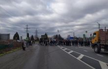 На Закарпатті знову стартували "тарифні" протести, перекрито трасу (фото, відео)