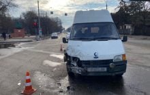 В Одесі п'яний водій проігнорував червоне світло і збив дітей на переході: 9-річна дівчинка у тяжкому стані (фото)