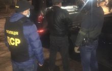 В Одесі затримали п'ятьох зловмисників, які збували великі партії підробленої валюти (фото)