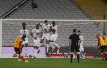 Комбо из трех отраженных ударов подряд: вратарь в чемпионате Франции совершил сногсшибательные сейвы (видео)