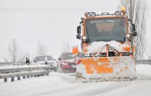 Зимняя стихия: "Укравтодор" рассказал о борьбе со снегом на дорогах