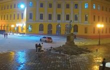 В Одессе дрифтер на Porsche устроил "шоу" под зданием мэрии - чиновники начали проверку (фото)