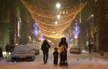Київ понад добу засипає сніг, комунальники не встигають розчищати дороги (фоторепортаж, відео)