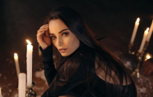 "Холостячка" Мишина показала фигуру в "голом" купальнике