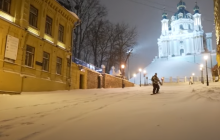 В Киеве заметили сноубордистов на Андреевском спуске (видео)