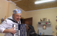 Украинский ветеринар спел с собакой и "взорвал" сеть (видео)