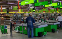 В супермаркете Киева кассира из-за отказа обслуживать клиентов на украинском языке лишили премии (фото)